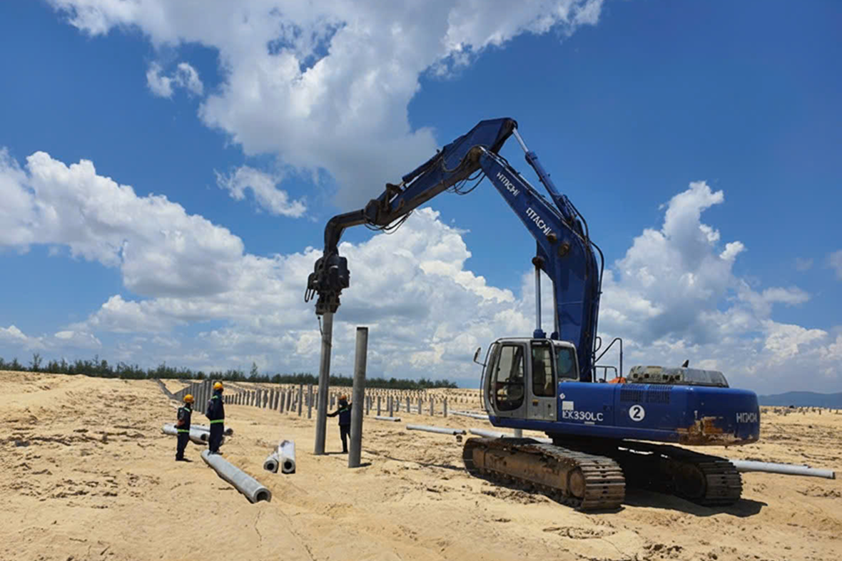 heavy-excavator-digging-day-light 4