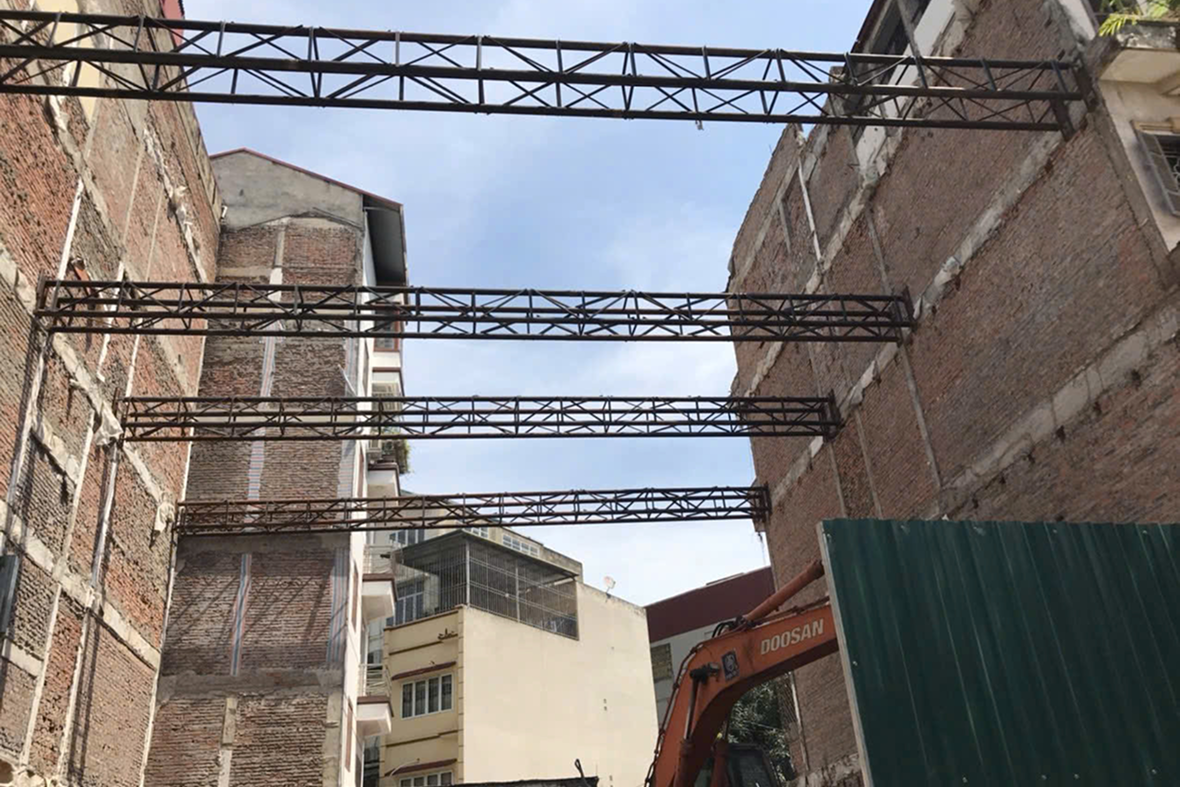 heavy-excavator-digging-day-light 4